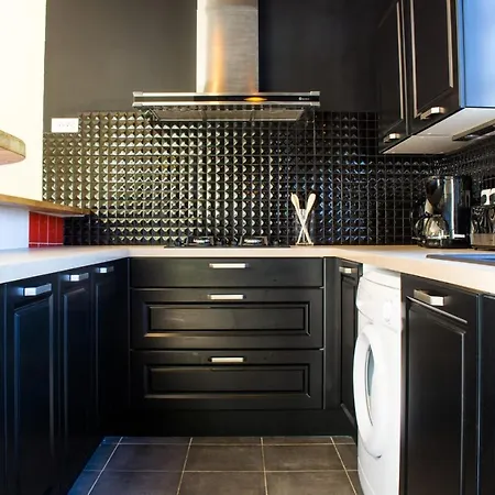 Guestready - Spacious 3-bdr Flat With Private Terrace And Parking Apartment *