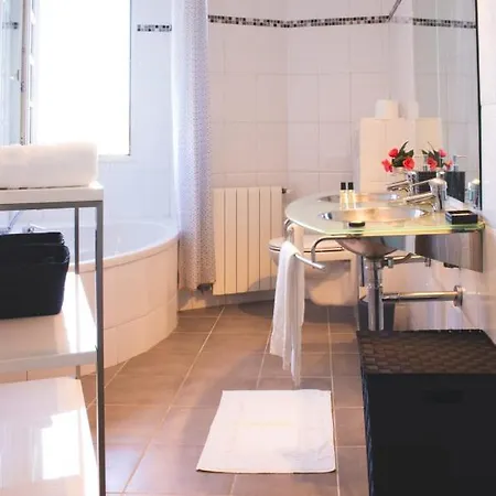 Guestready - Spacious 3-bdr Flat With Private Terrace And Parking Biarritz