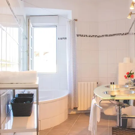 Guestready - Spacious 3-bdr Flat With Private Terrace And Parking *
